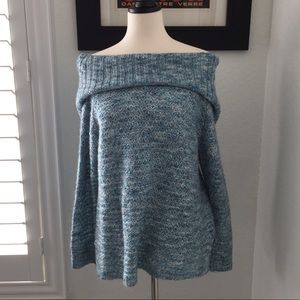 Off shoulders sweater